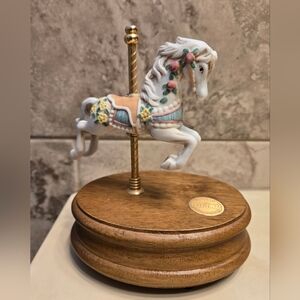Vntg Glama Carousel Collections Horse Music Box Carousel Waltz Wooden Base Works